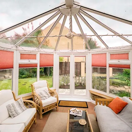 Baker's Bun - Sleeps 7 - Spacious - Parking & Garden - Bradley Stoke