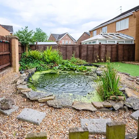 Baker's Bun - Sleeps 7 - Spacious - Parking & Garden - Bradley Stoke Bristol