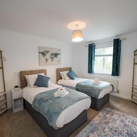 Ferienhaus Baker's Bun - Sleeps 7 - Spacious - Parking & Garden - Bradley Stoke *