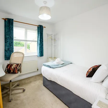 Baker's Bun - Sleeps 7 - Spacious - Parking & Garden - Bradley Stoke Ferienhaus *
