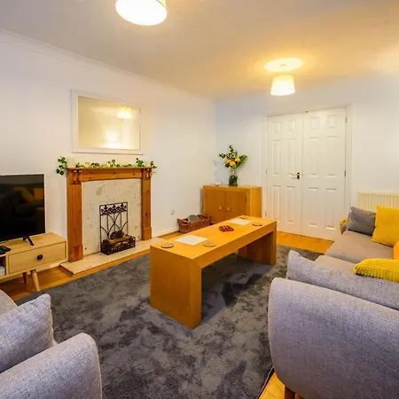 Vakantiehuis Baker's Bun - Sleeps 7 - Spacious - Parking & Garden - Bradley Stoke