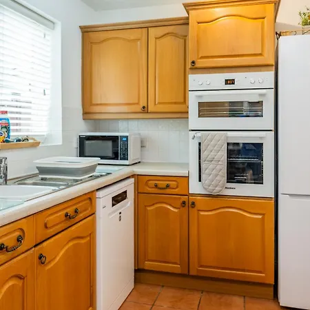 Ferienhaus Baker's Bun - Sleeps 7 - Spacious - Parking & Garden - Bradley Stoke Bristol