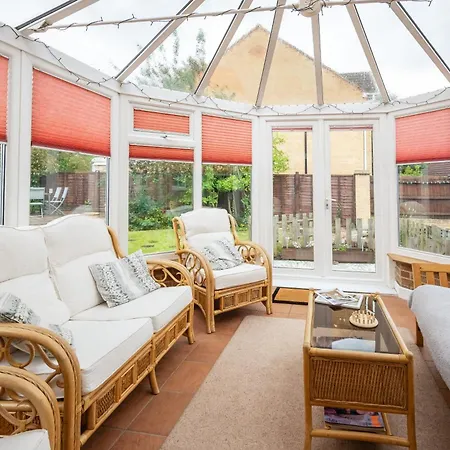 Baker's Bun - Sleeps 7 - Spacious - Parking & Garden - Bradley Stoke * Bristol