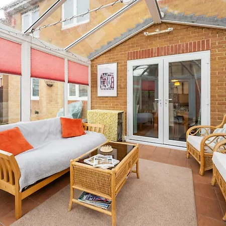 Baker's Bun - Sleeps 7 - Spacious - Parking & Garden - Bradley Stoke Ferienhaus Bristol