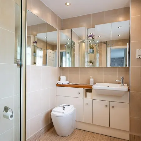 Baker's Bun - Sleeps 7 - Spacious - Parking & Garden - Bradley Stoke *