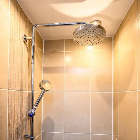 Baker's Bun - Sleeps 7 - Spacious - Parking & Garden - Bradley Stoke