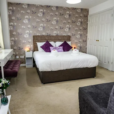 Baker's Bun - Sleeps 7 - Spacious - Parking & Garden - Bradley Stoke *