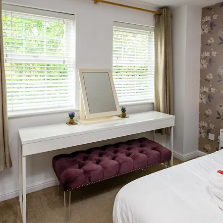 Baker's Bun - Sleeps 7 - Spacious - Parking & Garden - Bradley Stoke *