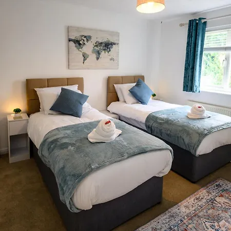 Baker's Bun - Sleeps 7 - Spacious - Parking & Garden - Bradley Stoke * Bristol