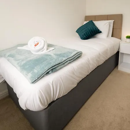 Baker's Bun - Sleeps 7 - Spacious - Parking & Garden - Bradley Stoke * Bristol