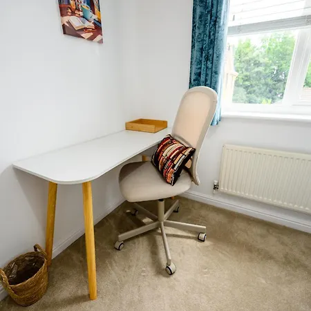 Baker's Bun - Sleeps 7 - Spacious - Parking & Garden - Bradley Stoke