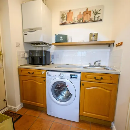 Baker's Bun - Sleeps 7 - Spacious - Parking & Garden - Bradley Stoke Vakantiehuis