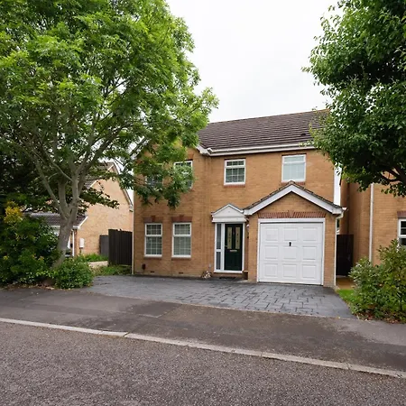 Baker's Bun - Sleeps 7 - Spacious - Parking & Garden - Bradley Stoke Ferienhaus