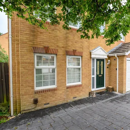 Baker's Bun - Sleeps 7 - Spacious - Parking & Garden - Bradley Stoke