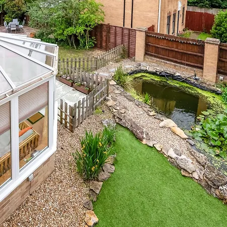 Baker's Bun - Sleeps 7 - Spacious - Parking & Garden - Bradley Stoke Bristol