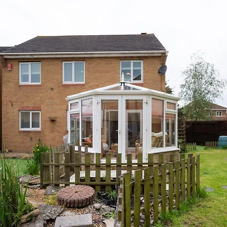Baker's Bun - Sleeps 7 - Spacious - Parking & Garden - Bradley Stoke Bristol
