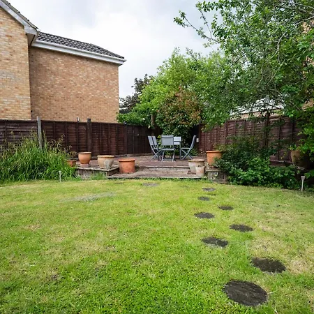 Baker's Bun - Sleeps 7 - Spacious - Parking & Garden - Bradley Stoke Bristol