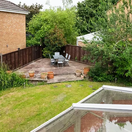 Baker's Bun - Sleeps 7 - Spacious - Parking & Garden - Bradley Stoke Vakantiehuis