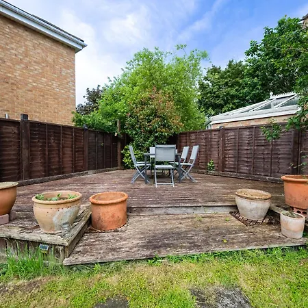 Baker's Bun - Sleeps 7 - Spacious - Parking & Garden - Bradley Stoke